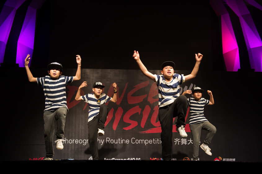 12号 可爱熊 locking 2队 – dance vision 2014 齐舞